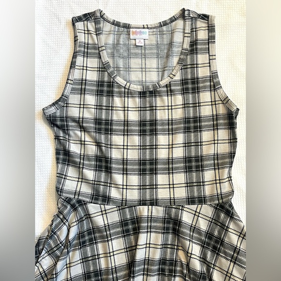 LuLaRoe Plaid Sleeveless Summer Women’s Dress with Pockets Size Medium - Picture 2 of 14